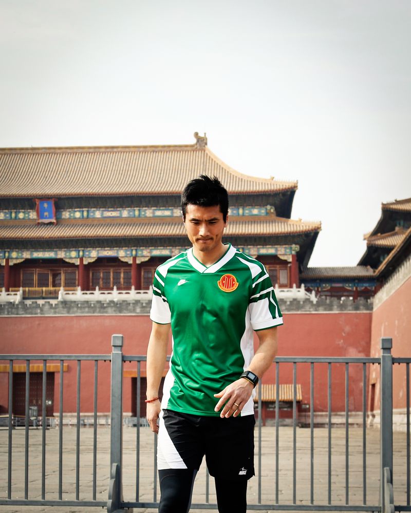 足球北上广大战引爆全场，球员斗志昂扬