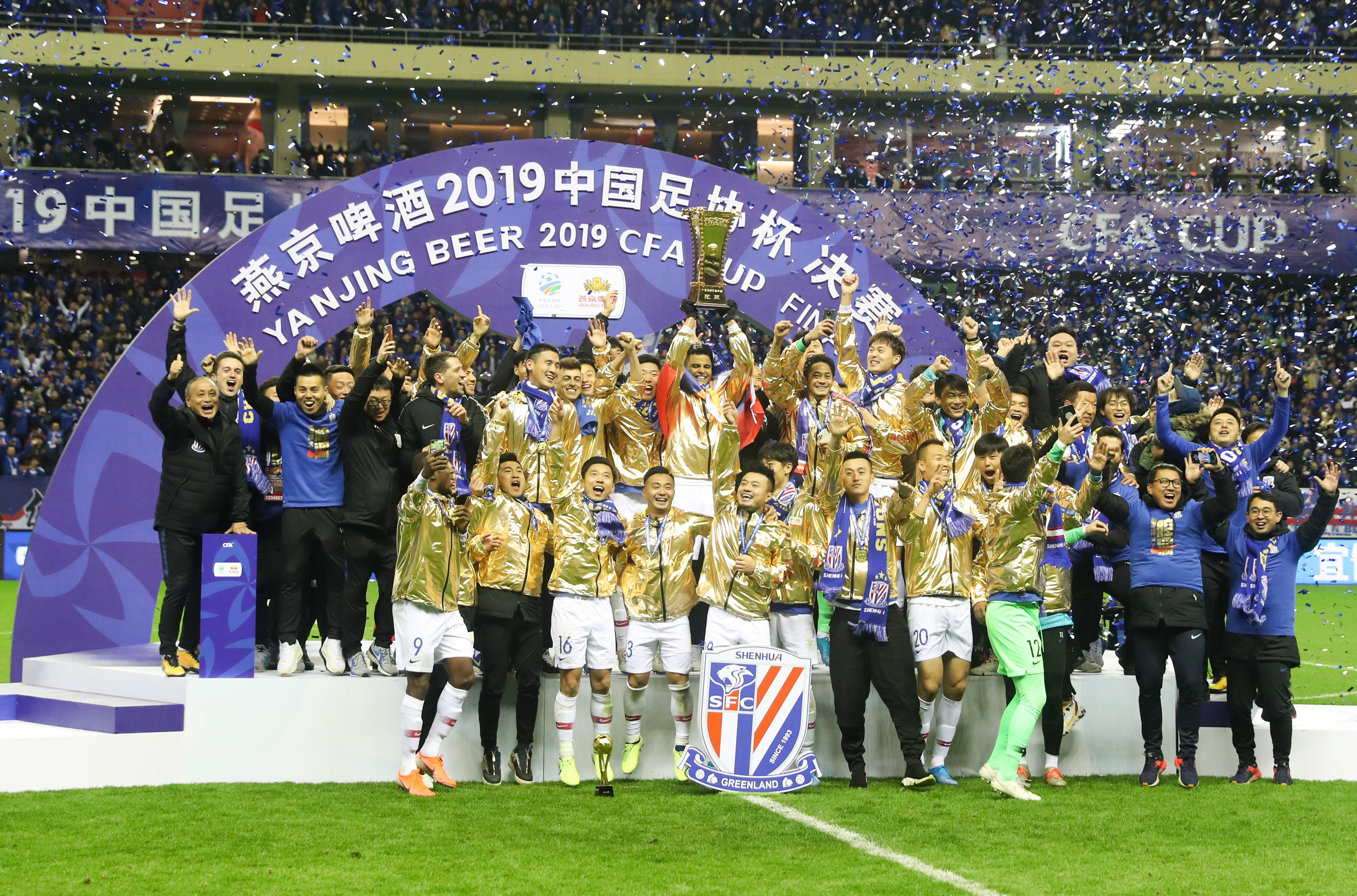 足球北上广大战引爆全场，球员斗志昂扬