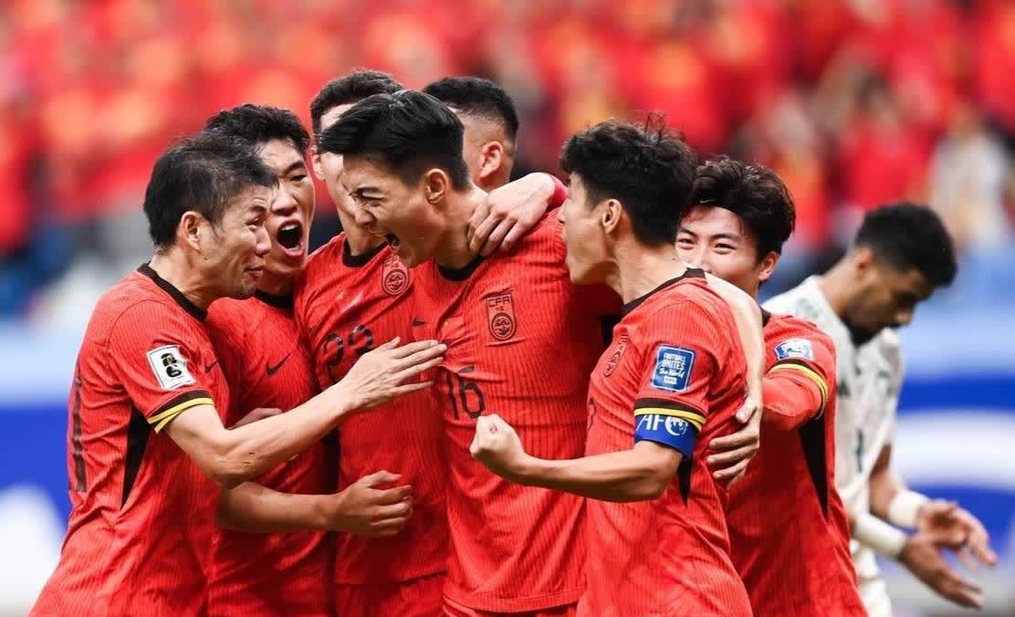 国内足球联赛升温，各队实力对决