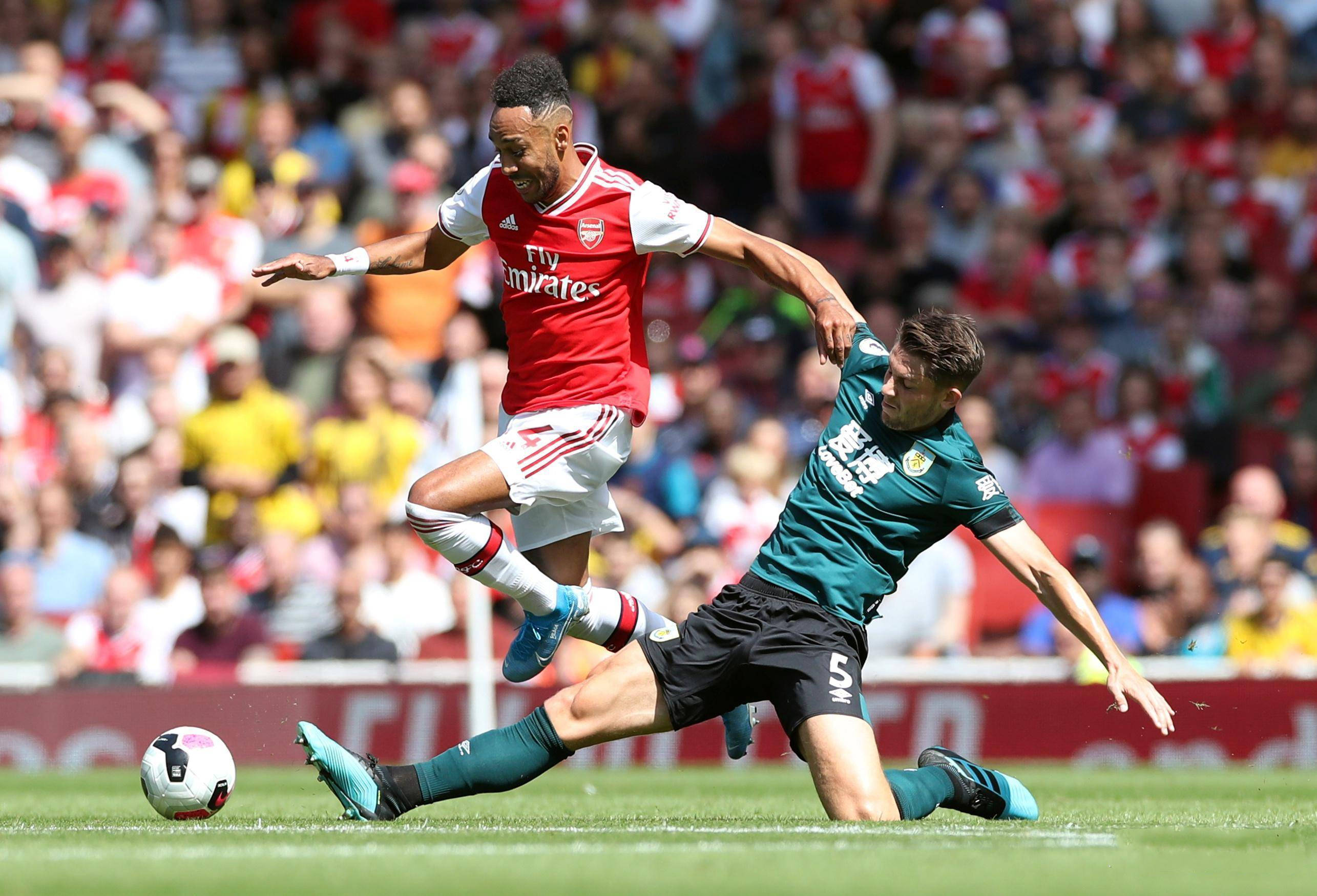 佛罗伦萨客场大捷，再次领跑积分榜