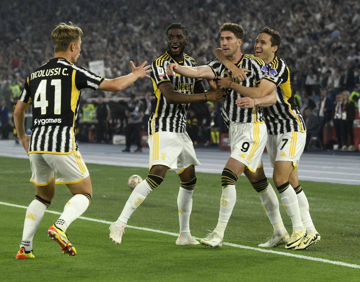 关于尤文图斯后卫起神勇作用，球队难以破门的信息