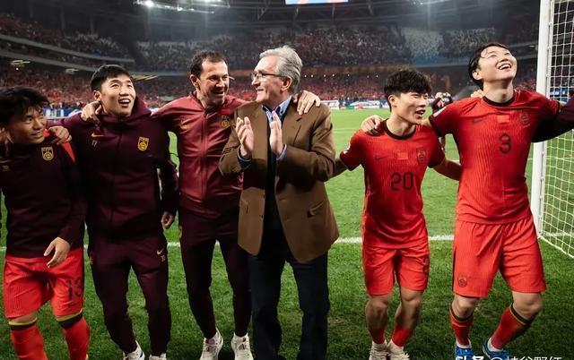 足球比赛席卷全国，球迷热情高涨