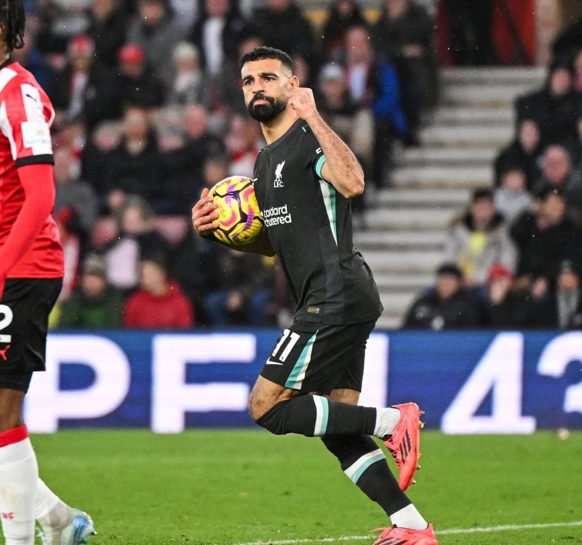 威廉·萨拉赫连续进球，帮助AC米兰轻松击败巴勒莫