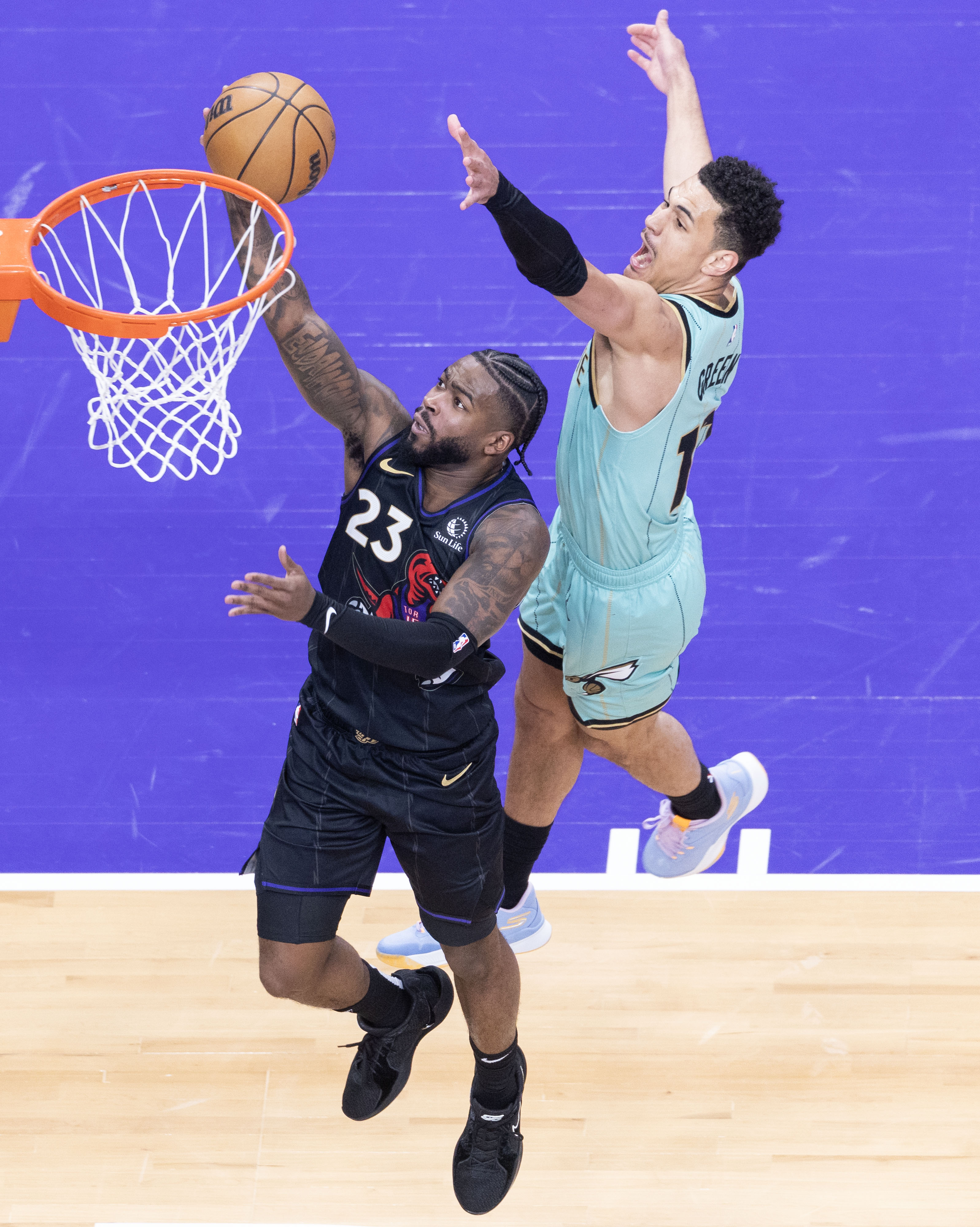 猛龙队战胜对手，进一步巩固季后赛席位