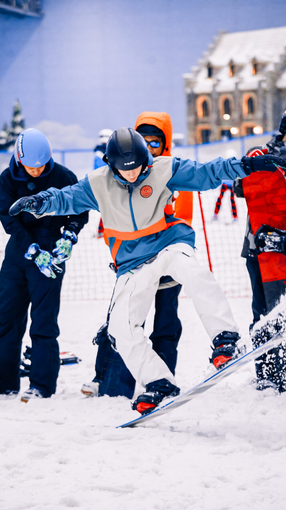 速度之王滑雪选手飞驰赛场一马当先的简单介绍