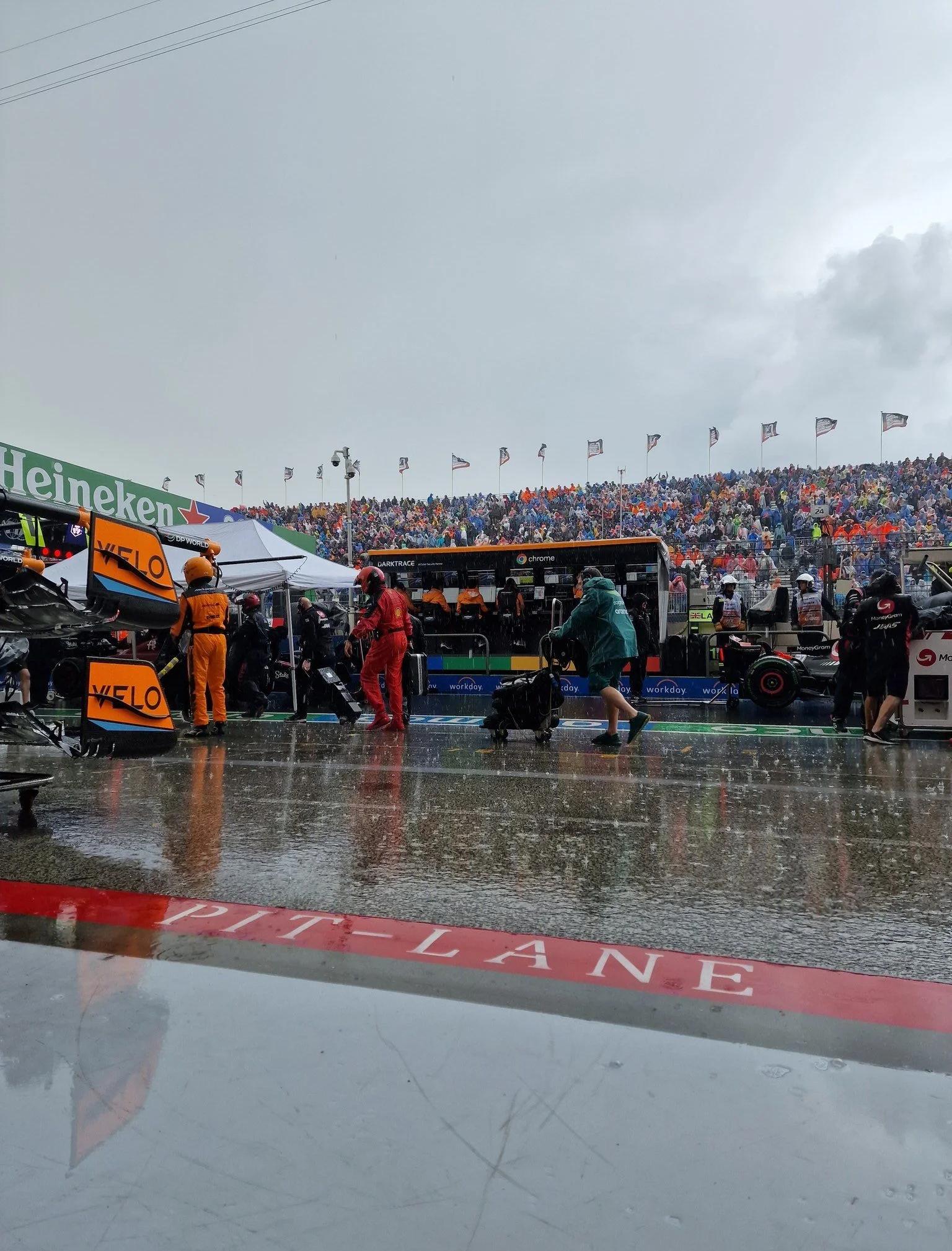 荷兰选手取得自行车比赛胜利