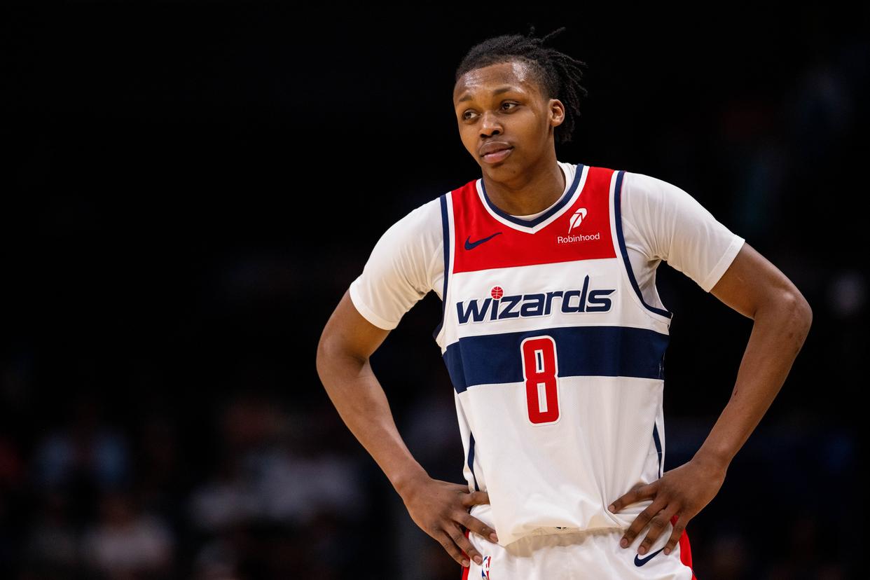 包含黄蜂新秀表现异军突起，成为关键得分手的词条