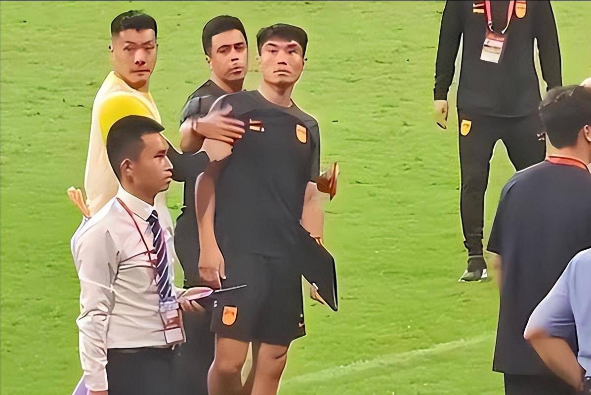 主控教练战术精妙，助球队一路领先胜利