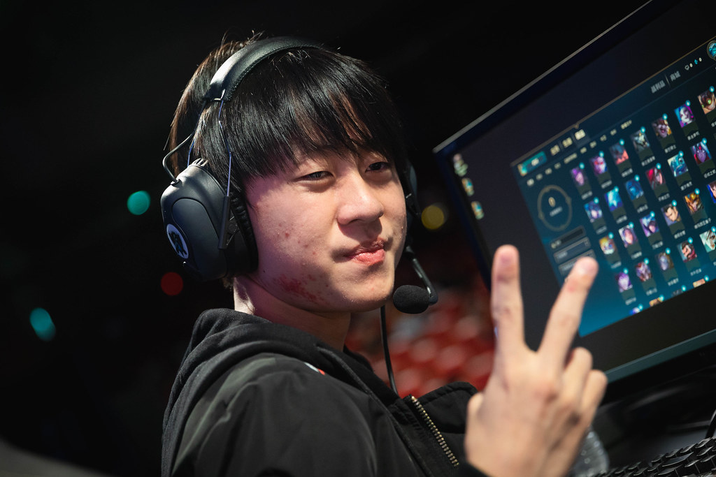 包含卫冕冠军雄心昂扬，意欲卫冕无数的词条