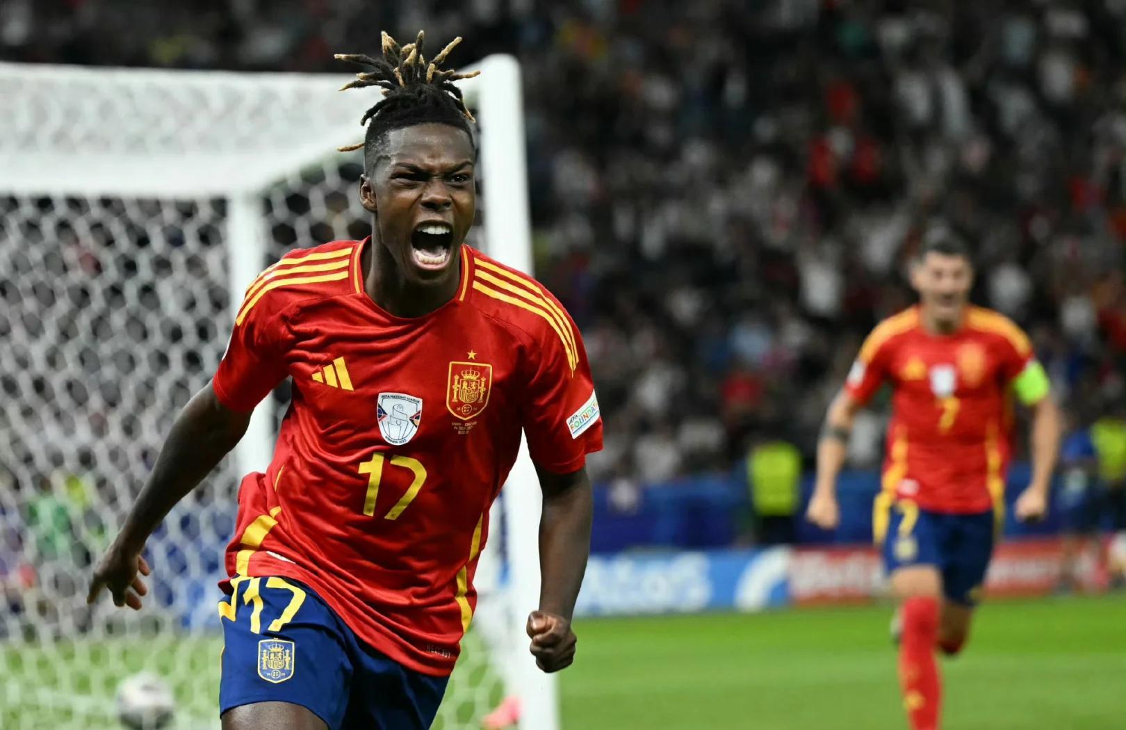 西班牙队夺得冠军头衔，实力无敌