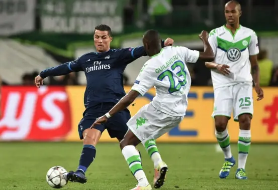 包含沃尔夫斯堡队取得关键胜利，提升排名赛事前景的词条