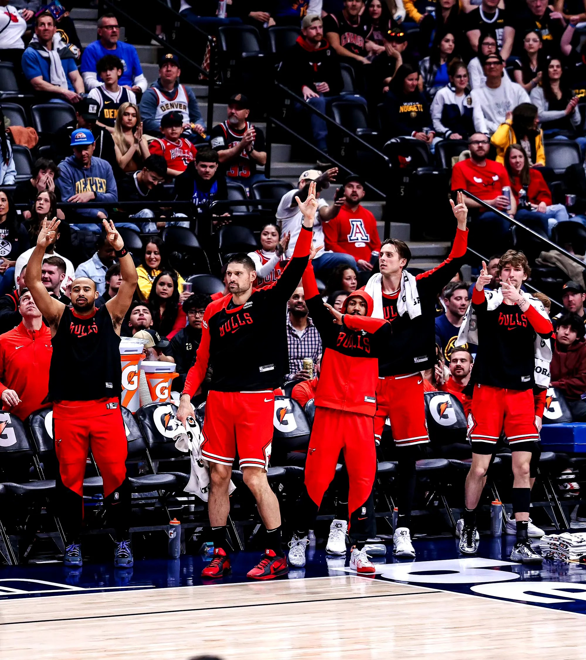 包含热火不敌篮网错失胜利，全队遗憾挫败的词条