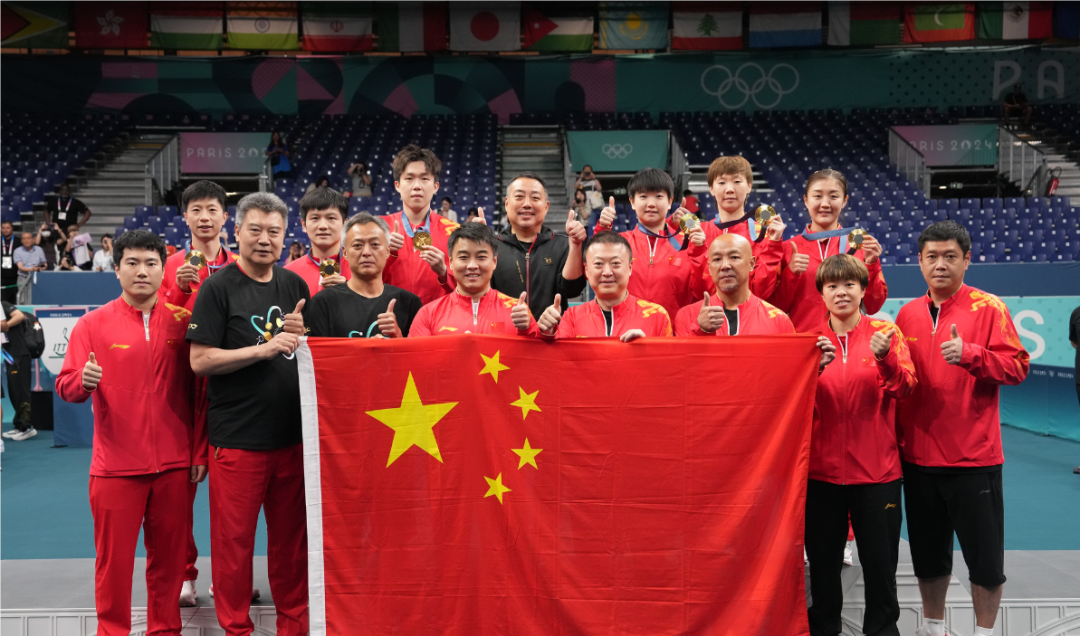 法国羽毛球队横扫韩国羽毛球队，辛杜三分雨点燃全场