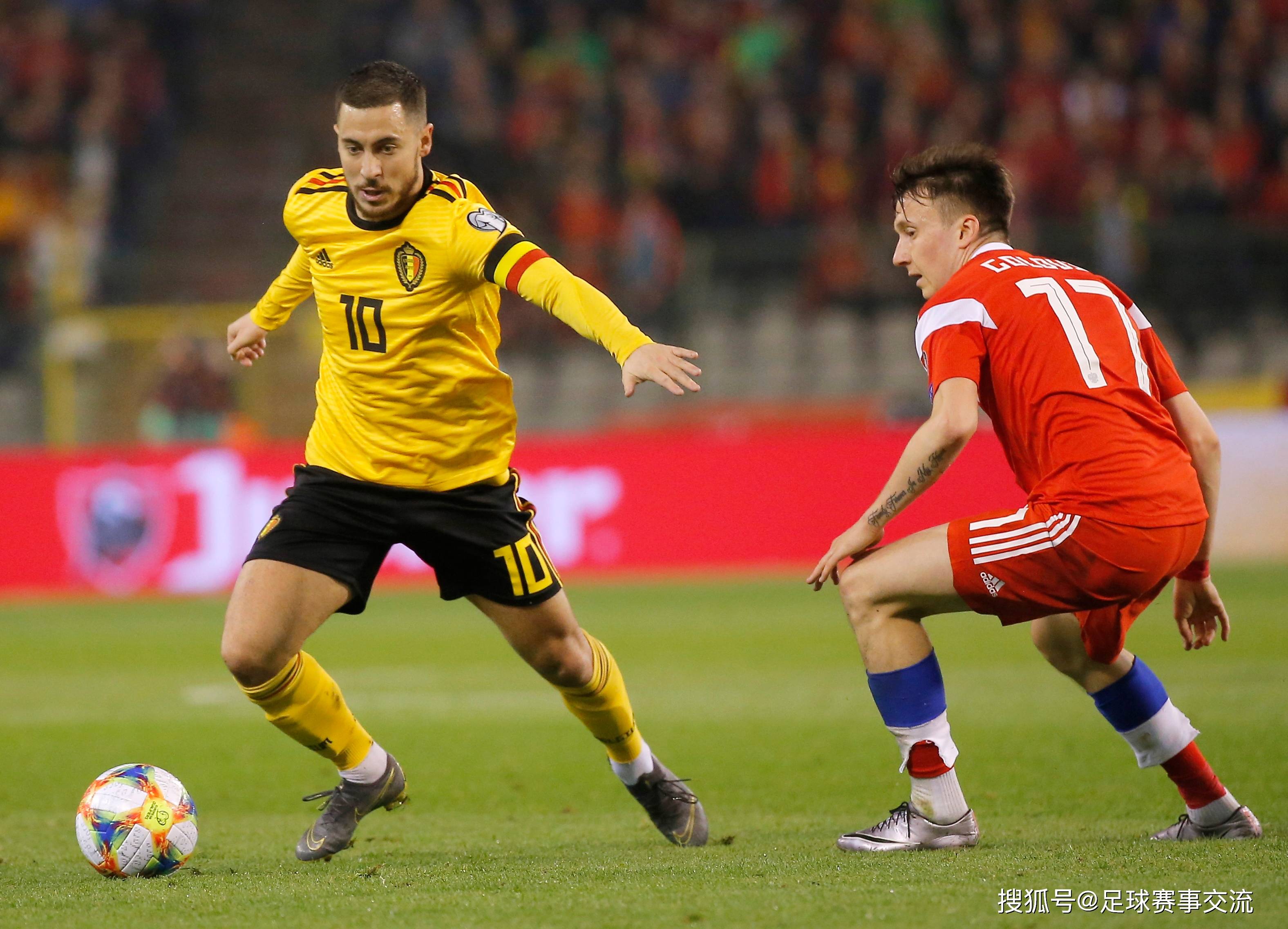 足球比赛临近，球队备战正酣