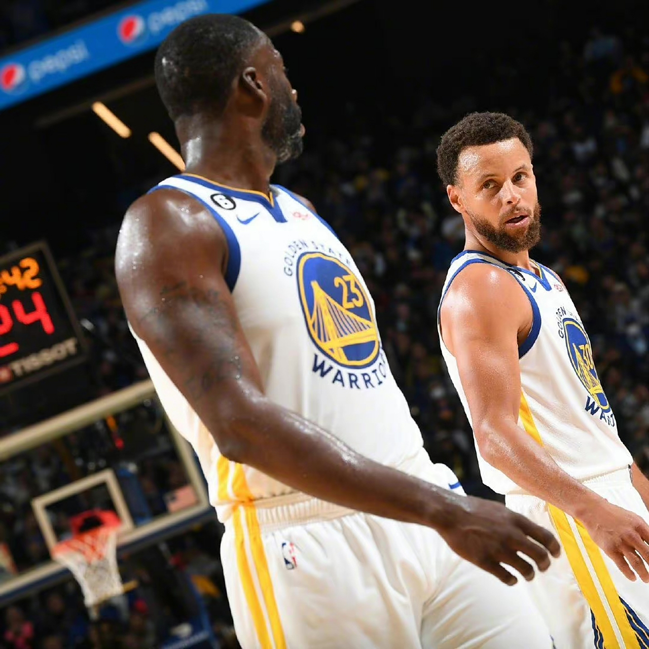 勇士不敌热火，库里表现亮眼