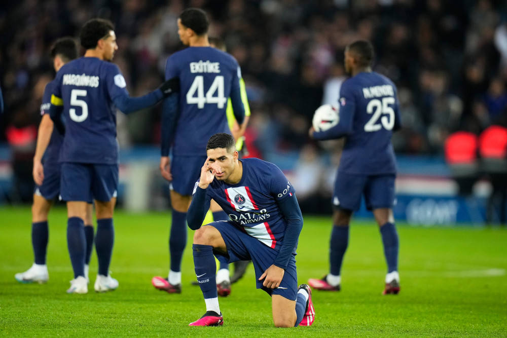 包含曼联主场被巴黎圣日耳曼绝杀，遭遇欧冠小组赛两连败的词条