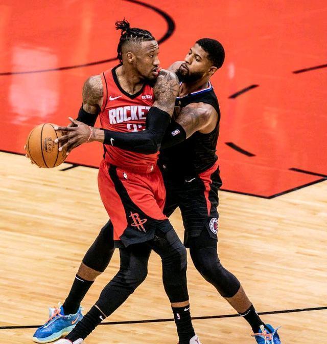 篮网击溃快船，厄文状态火热贡献27+8+4的简单介绍