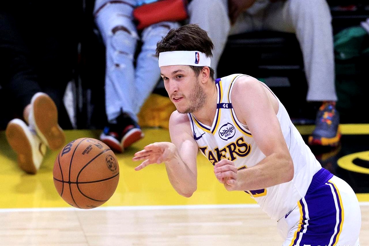 湖人主场力克灰熊,豪取三连胜的简单介绍 湖人主场力克灰熊,豪取三连胜的简单介绍