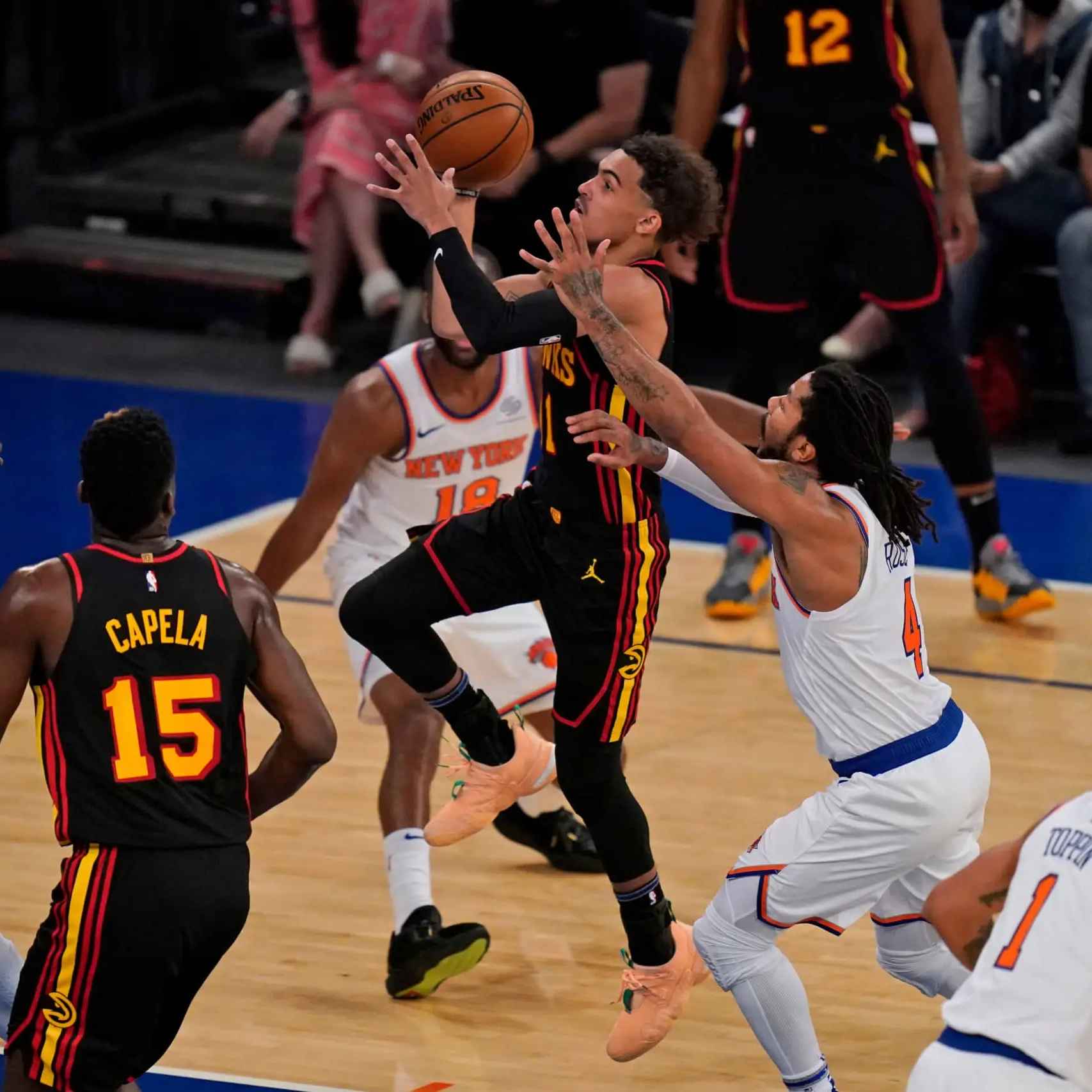 尼克斯客场险胜老鹰，终结连败